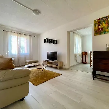 Holiday home Maison Les Bruyeres - 3 - Jardin Et Parking A *